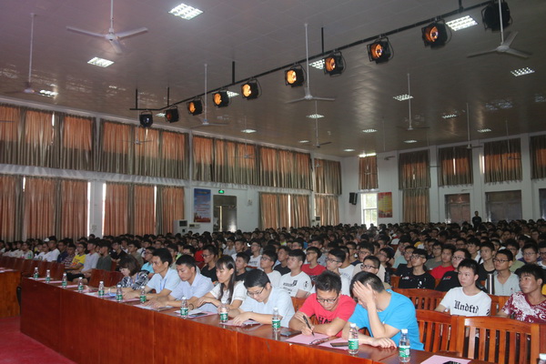 2018年机械与动力工程学院迎新大会现场1.jpg
