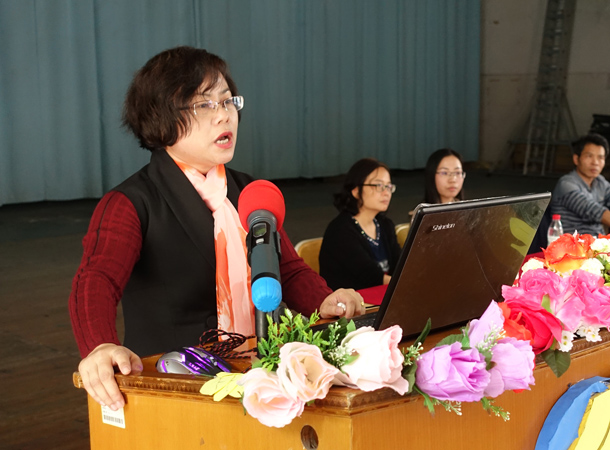 4、李飞星教授作专题报告.JPG